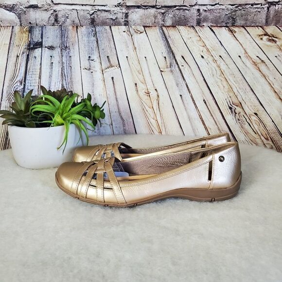 NWOB Life Stride Gold Flat Slip Ons - Picture 1 of 5